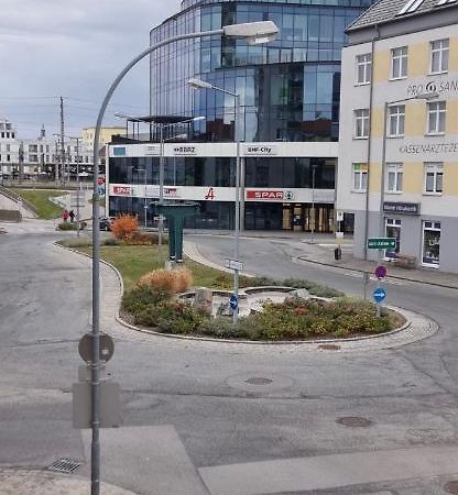 Nina Apartment Wiener Neustadt Buitenkant foto